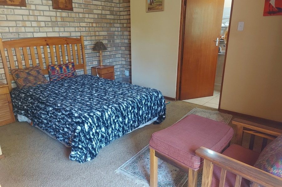 6 Bedroom Property for Sale in Wilderness Heights Western Cape